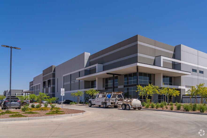 More Photos Of 5101 N Cotton Ln, Litchfield Park Warehouse For Lease