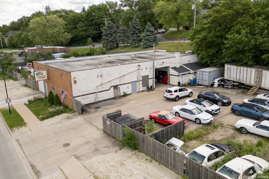 More Photos Of 926 Main St, Lemont Light Distribution For Sale