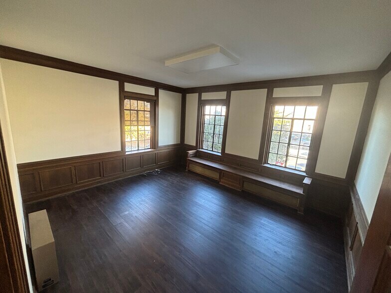 More Photos Of , Kansas City Unknown For Sale