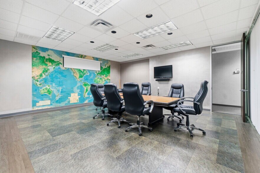 More Photos Of 1030 Regional Park Dr, Houston Office For Sale