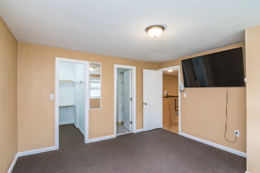 More Photos Of 154 S Mountain Rd, Northfield Schools For Sale