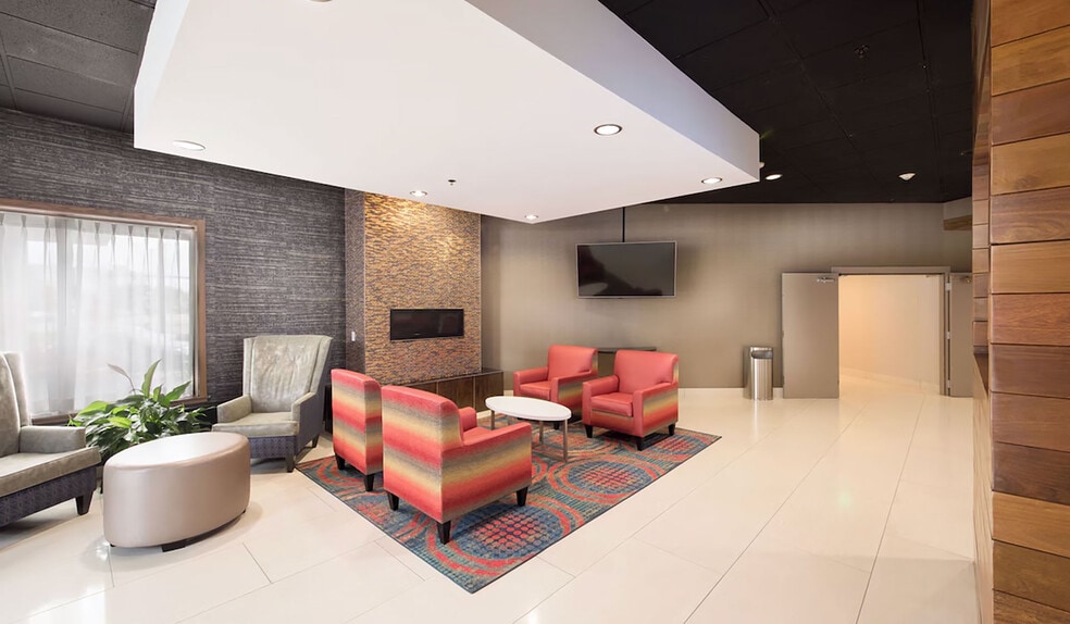 More Photos Of 1005 S Moorland Rd, Brookfield Hotel For Sale