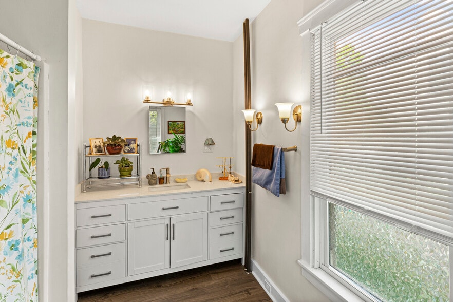 More Photos Of 56 Elm St, Camden Storefront For Sale