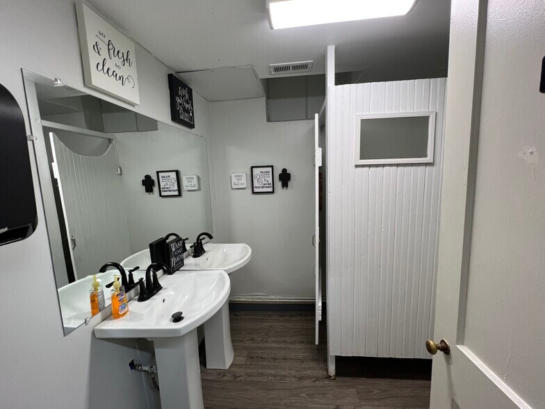 More Photos Of 18923 McCormick St, Detroit Religious Facility For Sale