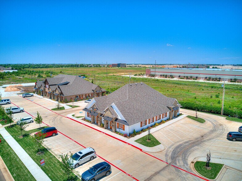 More Photos Of 1201 Magnolia Ct, Moore Office For Sale