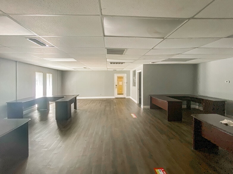 More Photos Of 1420 N Cooper St, Arlington Office For Sale