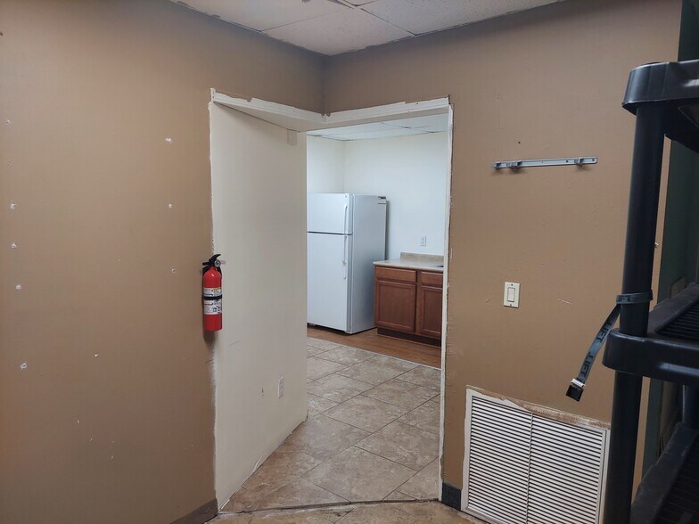 More Photos Of 180 E Burgess Rd, Pensacola Office For Lease