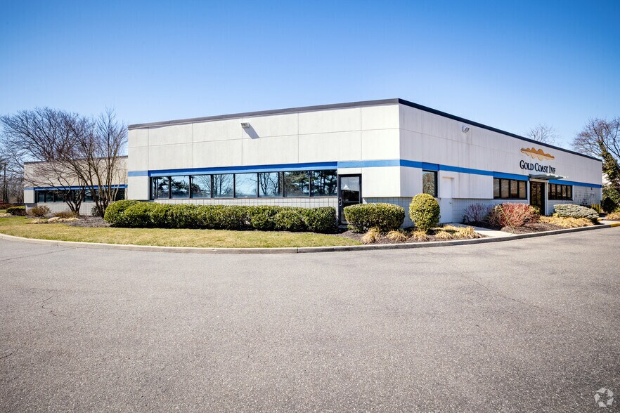 More Photos Of 240-246 Crossways Park Dr W, Woodbury Office For Lease