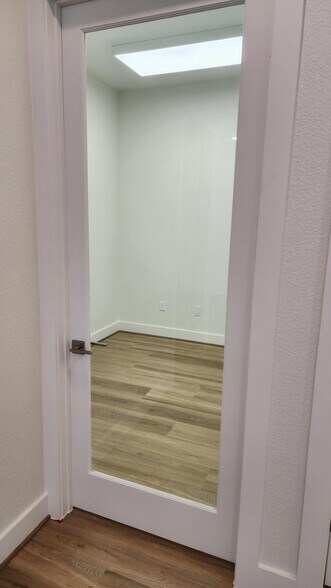 More Photos Of 16702 House Hahl Rd, Cypress Medical For Lease