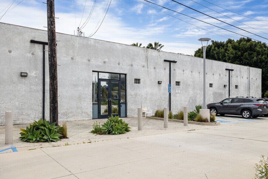 More Photos Of 910 Abbot Kinney Blvd, Venice Storefront For Sale
