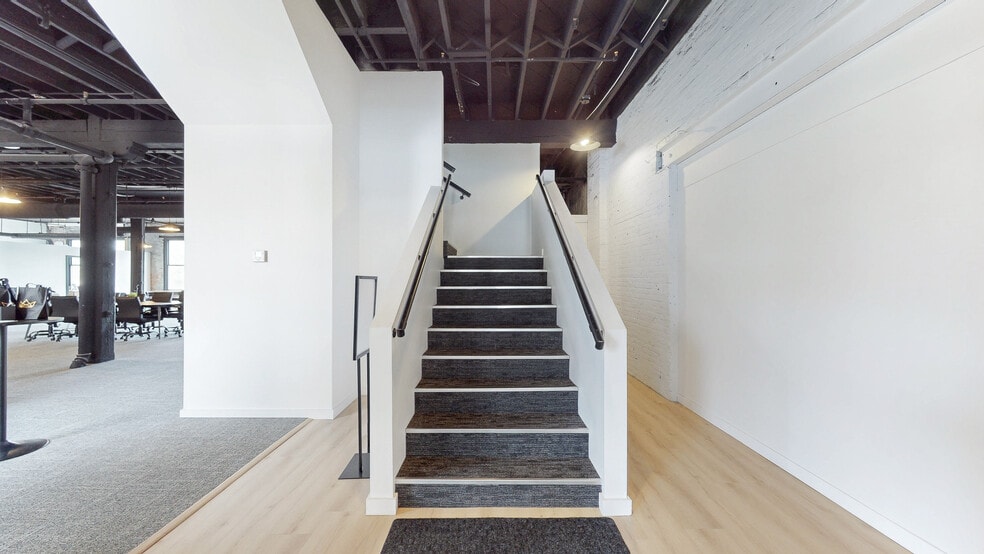More Photos Of 2111 Center St, Cleveland Freestanding For Lease