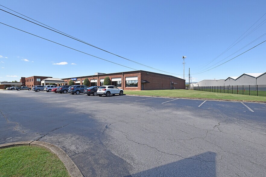 More Photos Of 1501 Riverside Dr, Chattanooga Office For Lease