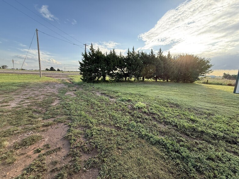 More Photos Of 1020 E Marshall Howard Blvd, Littlefield Warehouse For Sale