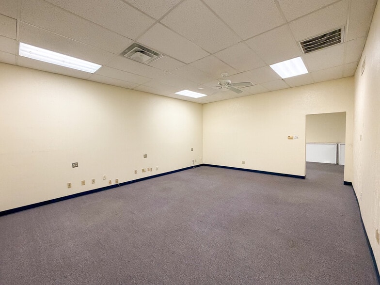 More Photos Of 3850 South Fwy, Fort Worth Flex For Sale