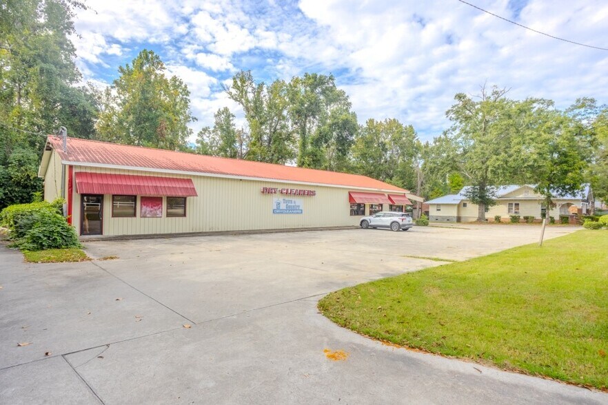 Primary Photo Of 244 N College St, Statesboro Flex For Sale