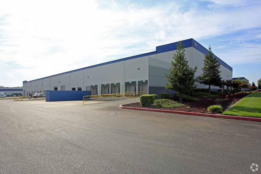 More Photos Of 815 Professor Ln, Sacramento Unknown For Lease
