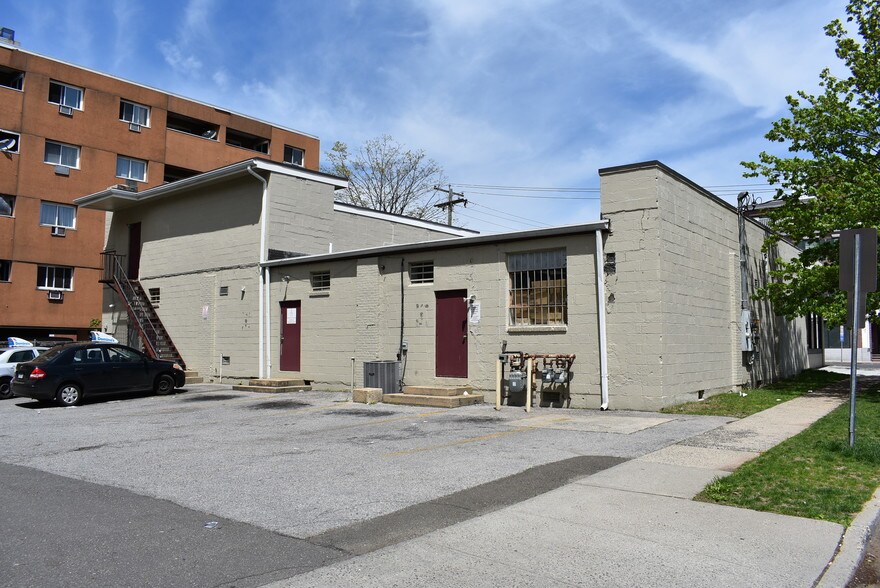 More Photos Of 946 Hope St, Stamford Freestanding For Lease