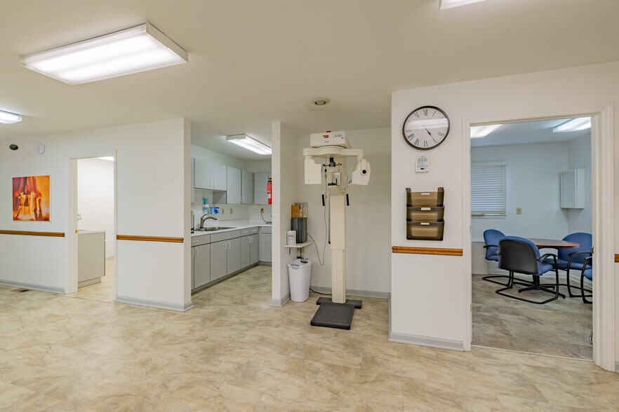 More Photos Of 1941 Euclid Ave, Bristol Medical For Sale