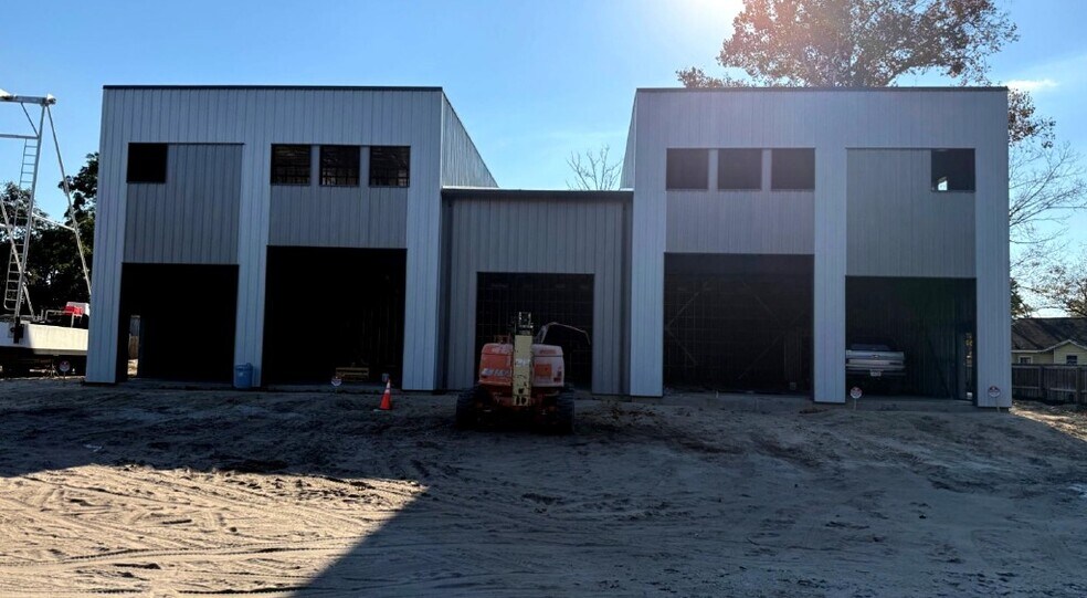 More Photos Of 5740 Park Ave, Wilmington Showroom For Lease