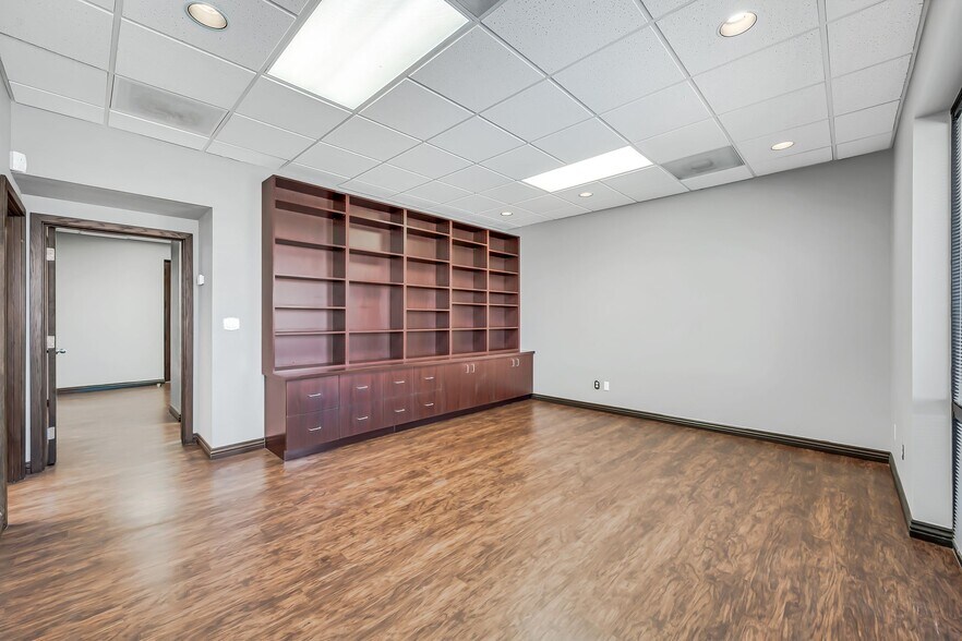 More Photos Of 145 E University Dr, Mesa Office For Lease