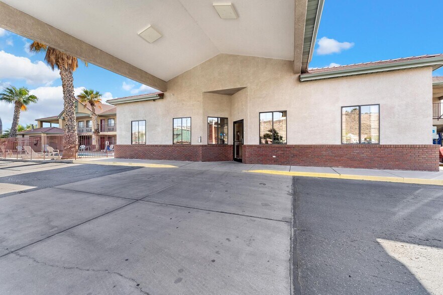 More Photos Of 260 W Main St, Vernal Hotel For Sale