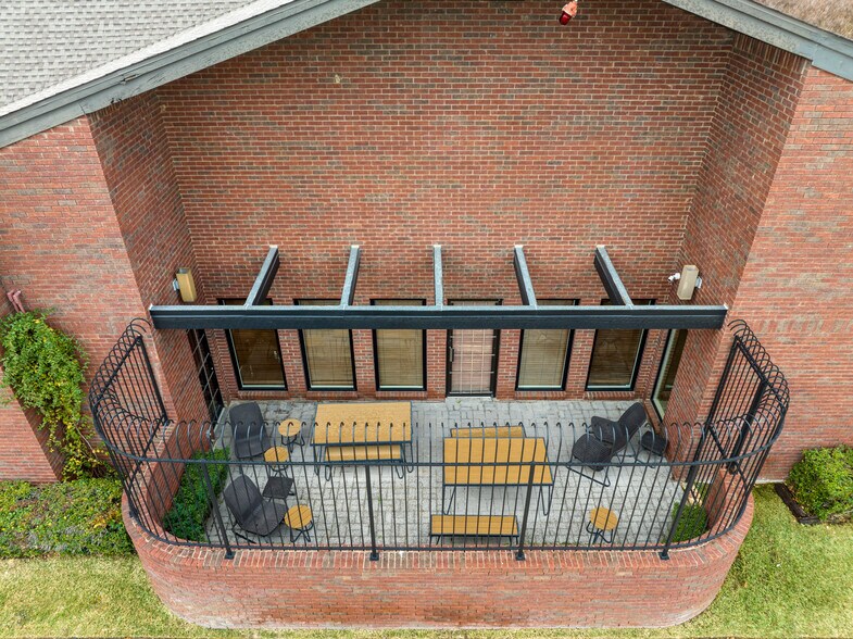 More Photos Of 4800 Bryant Irvin Ct, Fort Worth Office For Sale