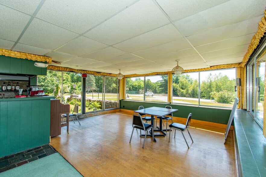 More Photos Of 50 Jacobs Rd, Moultonborough Hotel For Sale