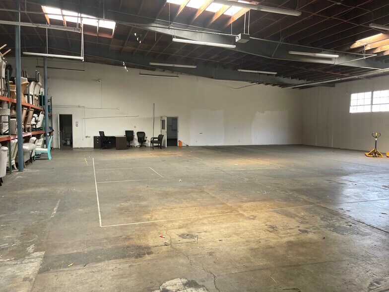 More Photos Of 3015 Kilson Dr, Santa Ana Warehouse For Lease