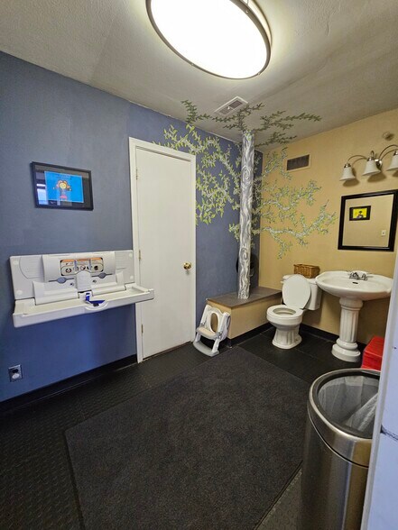 More Photos Of 815 N 1st Ave, Great Falls Auto Dealership For Lease