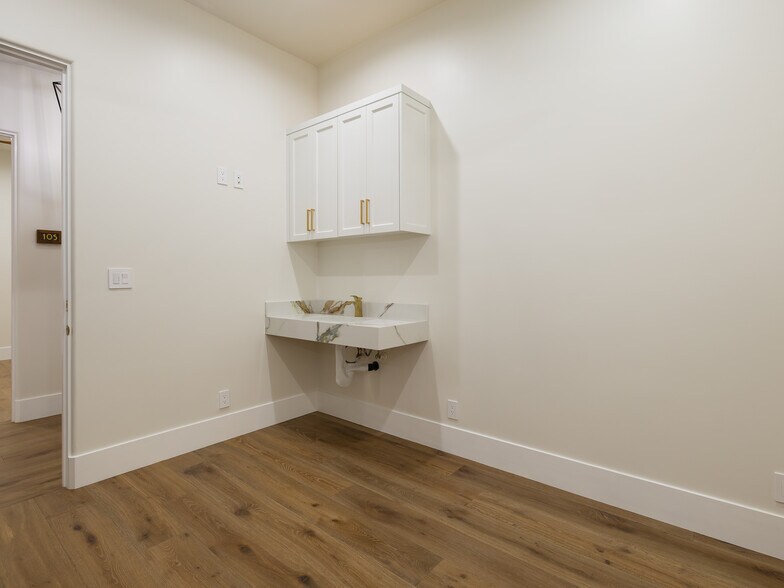 More Photos Of 1427 W 8th St, San Pedro Coworking Space