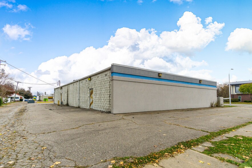 More Photos Of 5410 Allen Rd, Allen Park Medical For Sale