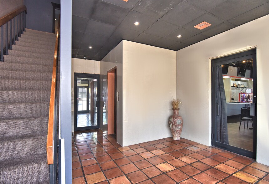 More Photos Of 6670 S Lewis Ave, Tulsa Office For Sale