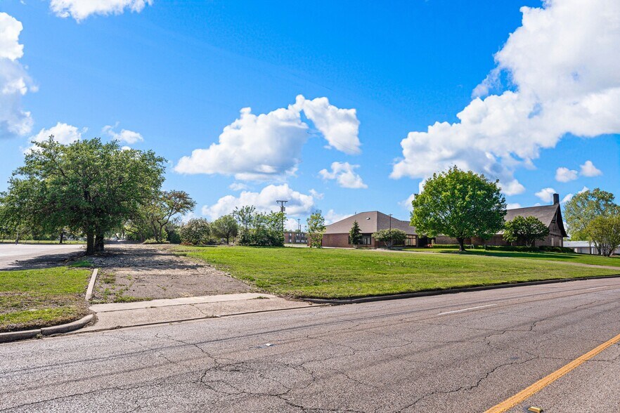 More Photos Of 720 N New Rd, Waco Land For Sale