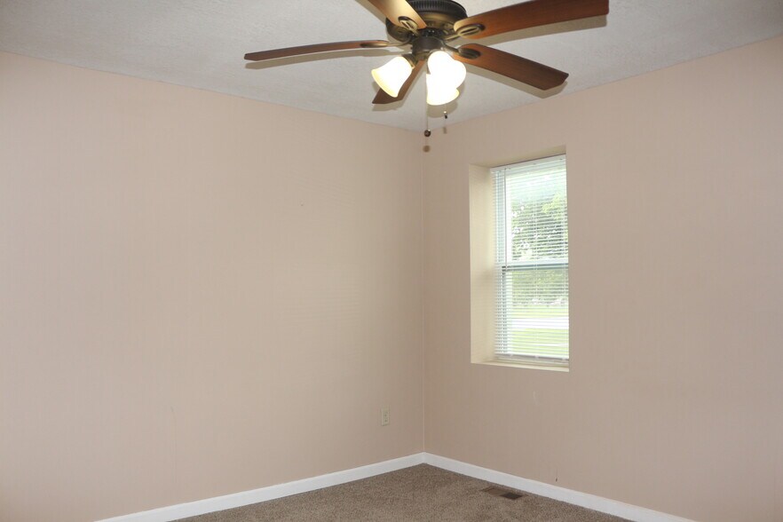 More Photos Of 1708 S Main St, South Jacksonville Apartments For Sale