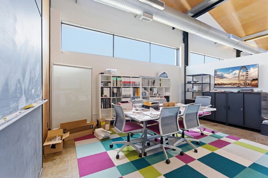 More Photos Of 311-321 Sixth St, San Antonio Office For Sale