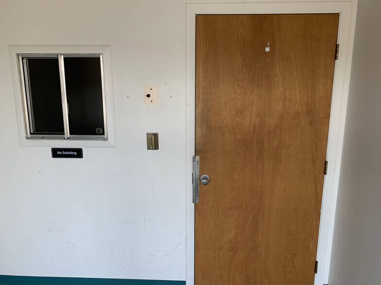 More Photos Of 1946 Lindorph Dr, Dayton Flex For Sale