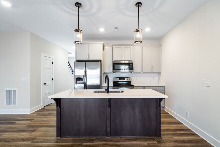 More Photos Of 160 Excell Rd, Clarksville Apartments For Sale