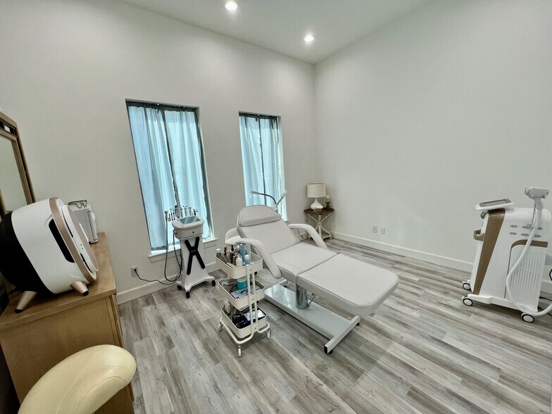 More Photos Of 21777 Merchants Way, Katy Medical For Sale