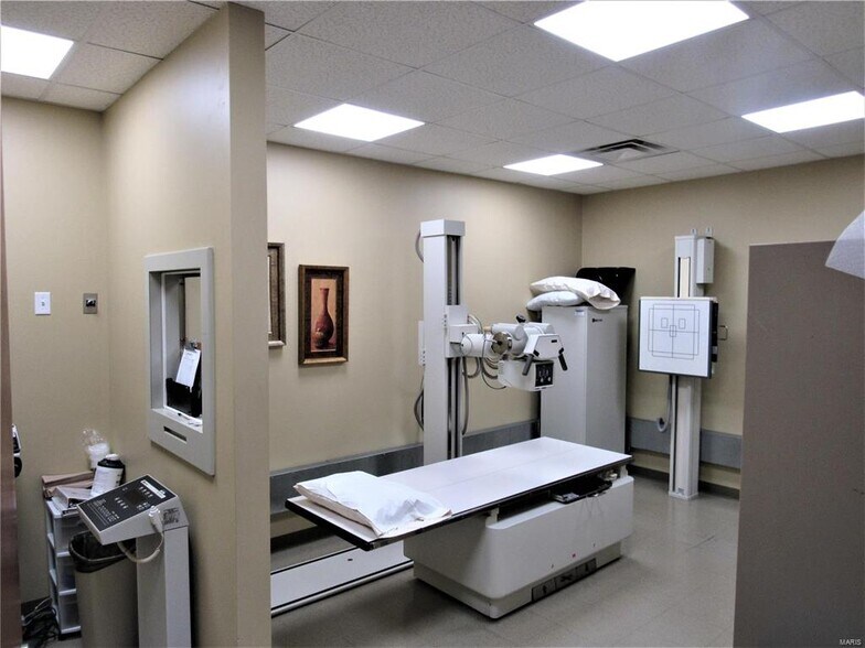 More Photos Of 3 Professional Dr, Alton Office For Lease