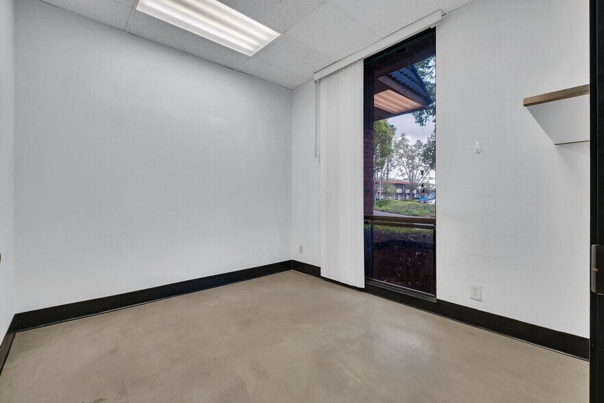 More Photos Of 550 N Golden Circle Dr, Santa Ana Office For Lease