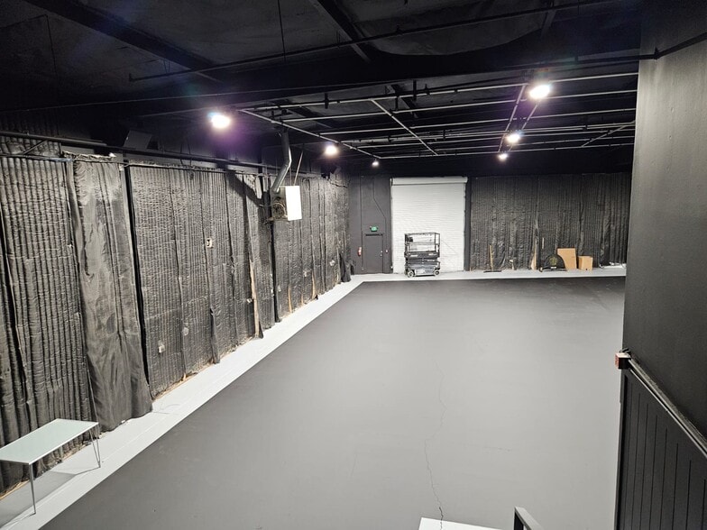 More Photos Of 316-318 Mira Loma Ave, Glendale Warehouse For Lease