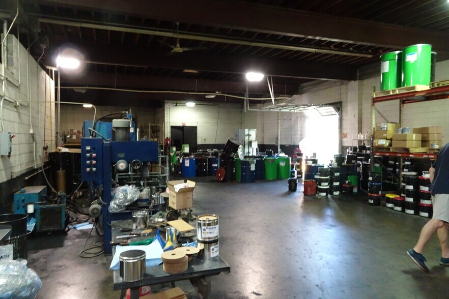 More Photos Of 4820 Rozzelles Ferry Rd, Charlotte Manufacturing For Lease