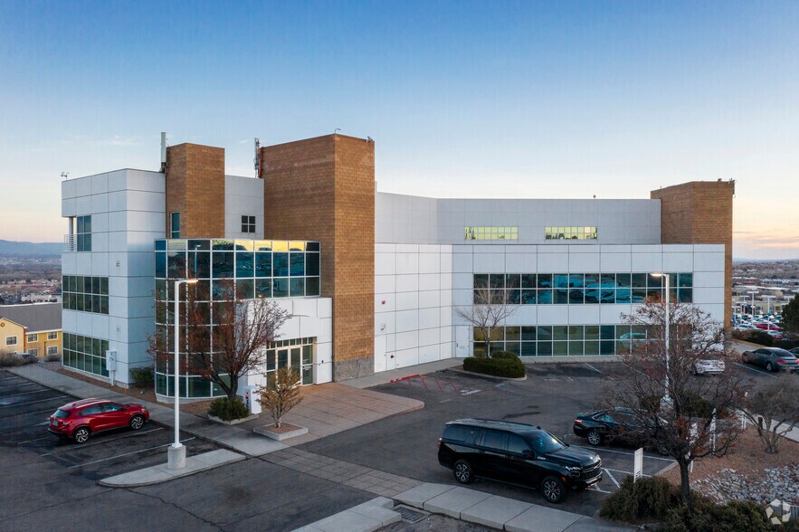 More Photos Of 2600 The American Rd SE, Rio Rancho Office For Lease