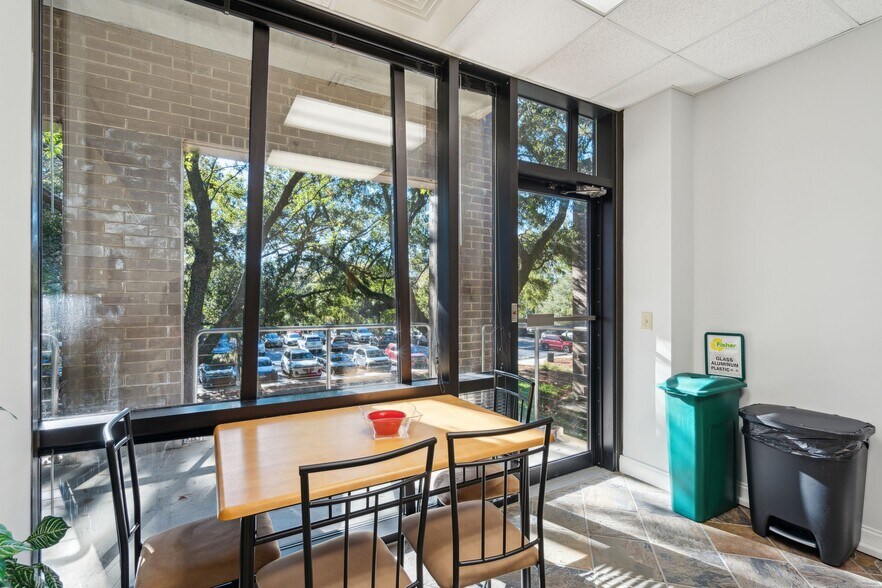 More Photos Of 710 Johnnie Dodds Blvd, Mount Pleasant Medical For Lease