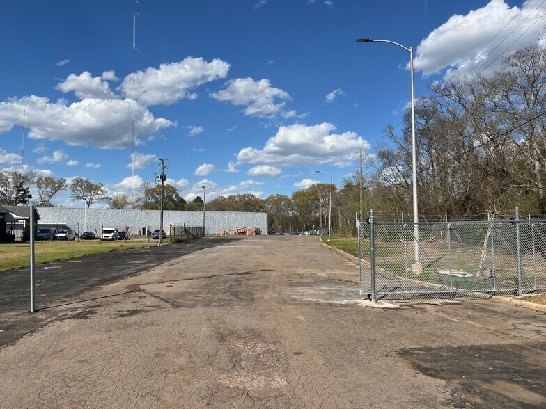 More Photos Of 660 Bessemer Super Hwy, Birmingham Warehouse For Lease