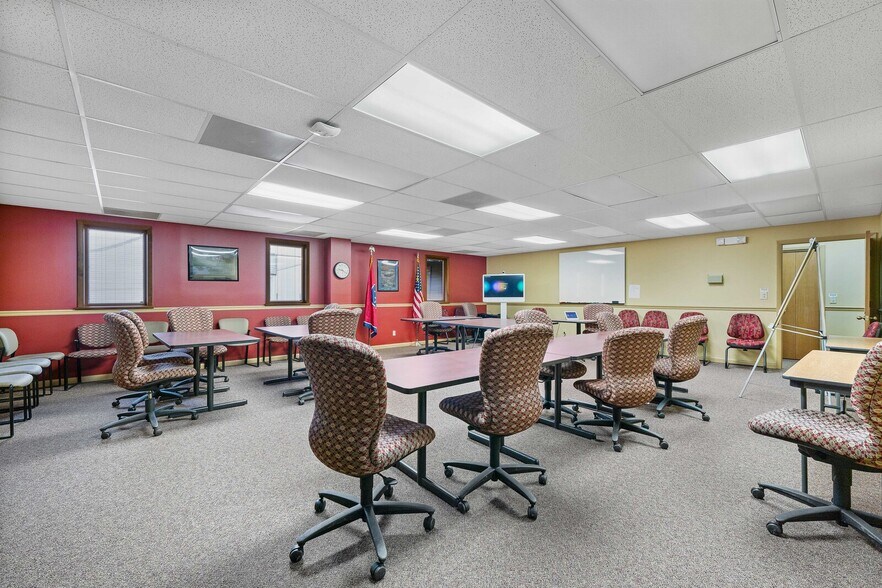 More Photos Of 1221 S Willow Ave, Cookeville Office For Sale