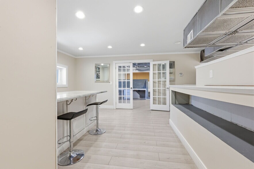 More Photos Of 17 Sweetmans Ln, Manalapan Township Freestanding For Lease