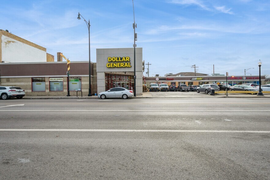More Photos Of 2341-2357 W Howard St, Chicago Storefront For Sale