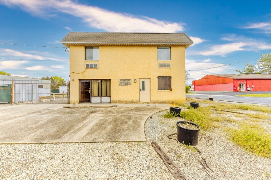 More Photos Of 2 Superior Way, Woodbury Warehouse For Sale