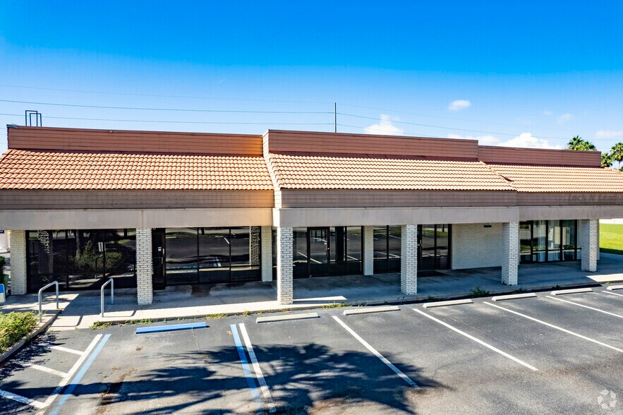 More Photos Of 3711 Tampa Rd, Oldsmar General Retail For Lease